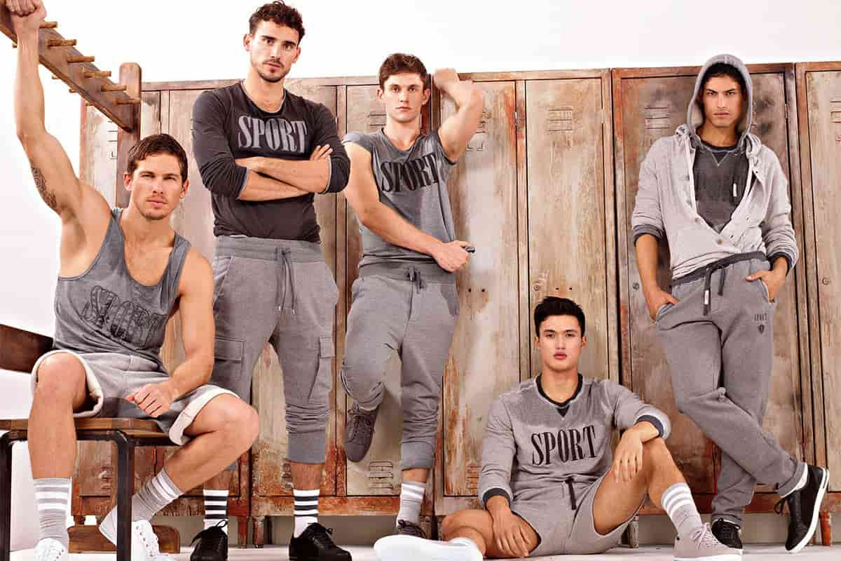  Buy men's sportswear t-shirts and trousers + great price 