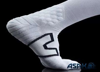 The price of white sports socks from production to consumption