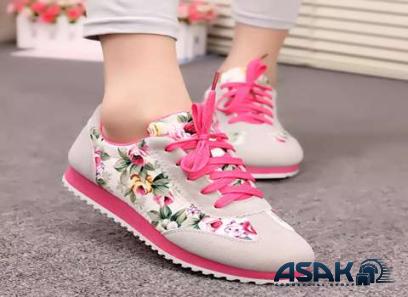 Buy all kinds of sneakers for girls at the best price